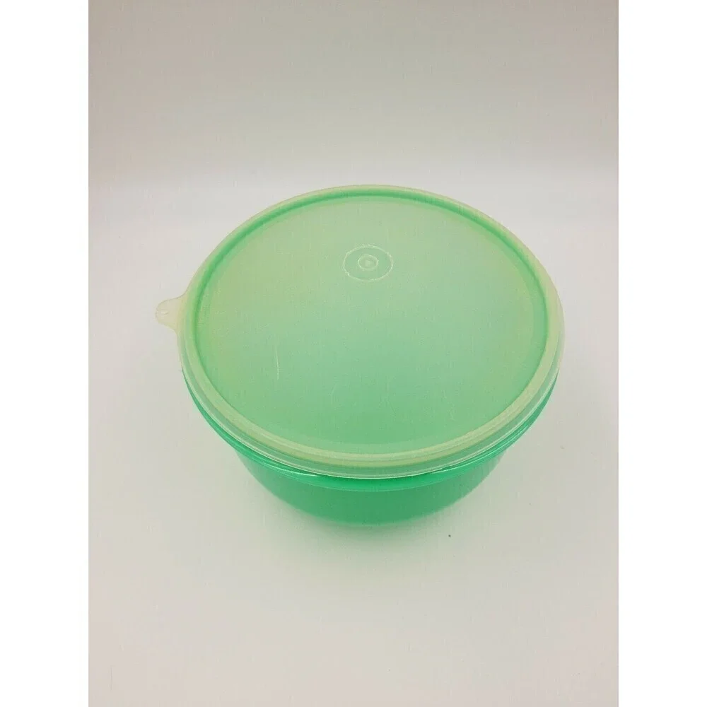 Jadeite Tupperware Lettuce Crisper Keeper 1424-2 with domed Lid 1425-2